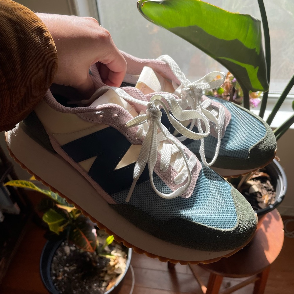 New Balance 237